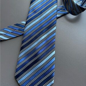 Elegant Blue Striped Men's Tie